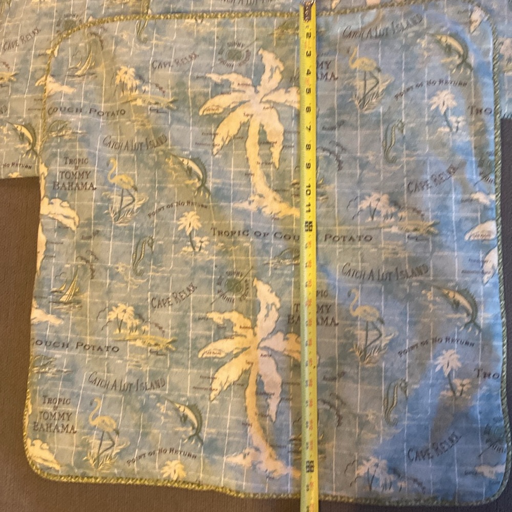 3 Tommy Bahama 24x24 Pillow Covers Plus One 12x22 Pillow. Excellent Condition. - Picture 5 of 5